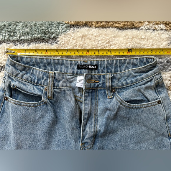 Women’s size 5 Fashion Nova Boyfriend Jeans - Picture 2 of 3